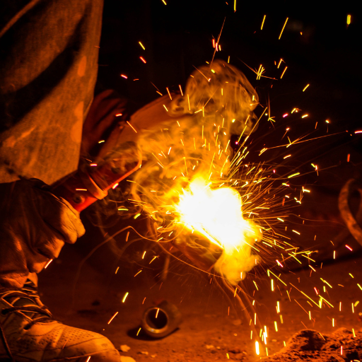 How does corrosion resistance differ between seamless and welded pipes