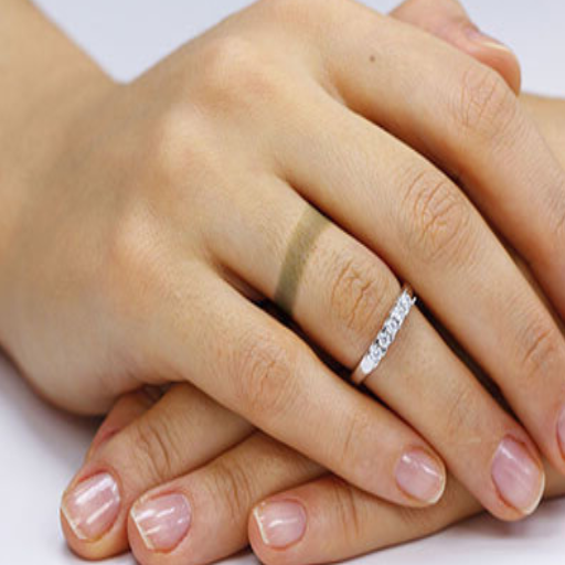 Does Stainless Steel Turn Skin Green? Understanding Stainless Steel Jewelry and Metal Reactions